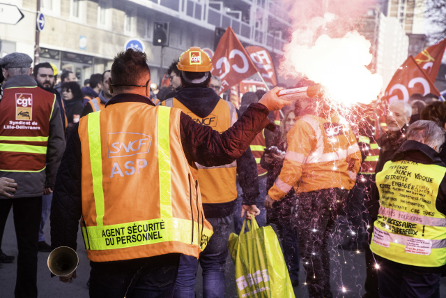 Protesty proti důchodové reformě v Lille. 