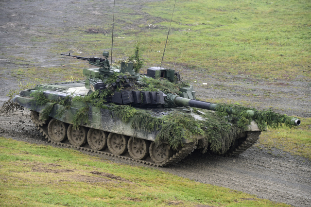 Tank T-72.