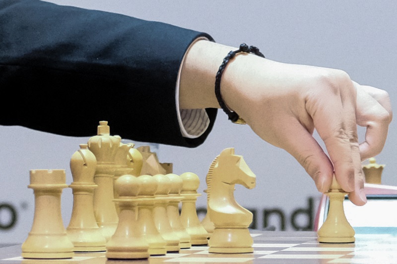 Carlsen je opět mistrem světa v rapid šachu.