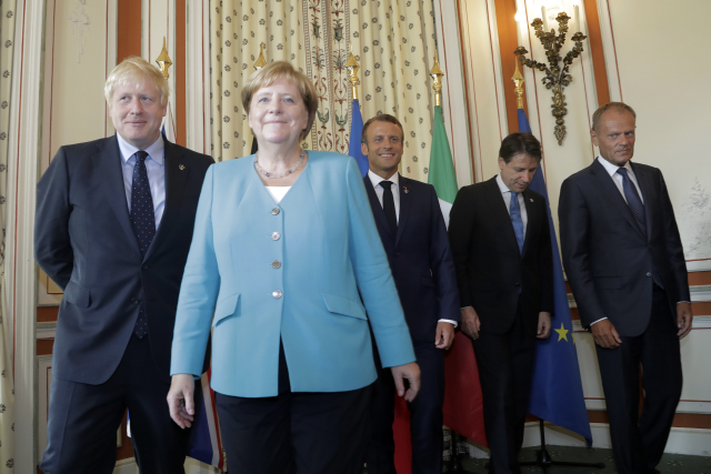 Zleva Boris Johnson, Angela Merkelová a Emmanuel Macron.