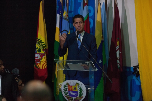 Předseda parlamentu Juan Guaidó.