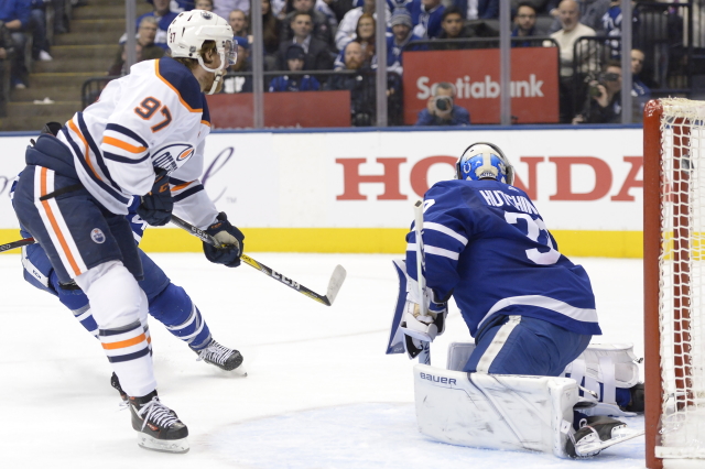 Connor McDavid při zakončení své úchvatné akce.