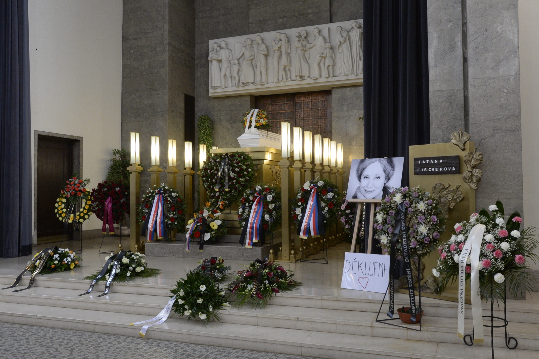 Poslední rozloučení s Táňou Fischerovou 8. ledna 2020 ve strašnickém krematoriu v Praze. Herečka a občanská aktivistka zemřela 25. prosince 2019 ve věku 72 let.