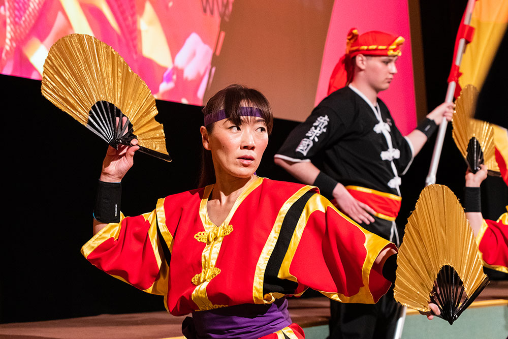 Festival japonského filmu láká na bubenickou show i divadlo kjógen.