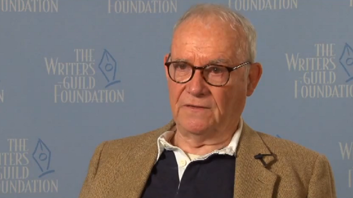 Buck Henry, scenárista filmu Absolvent a Formanův herec.