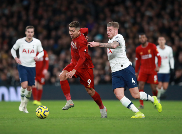 Roberto Firmino (v červeném) proti Tottenhamu.