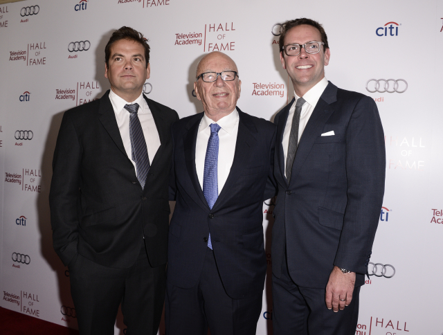 Rupert Murdoch a jeho synové - Lachlan (vlevo) a James (vpravo).