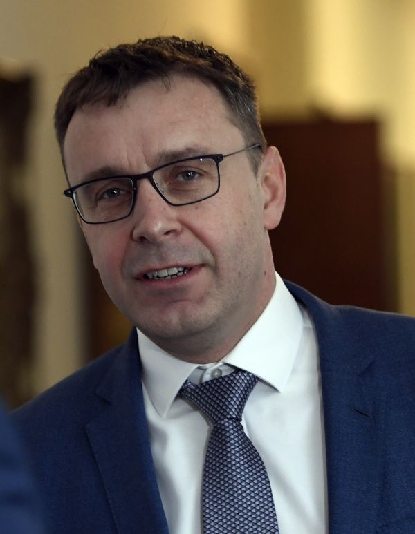 Ministr dopravy Vladimír Kremlík (za ANO).