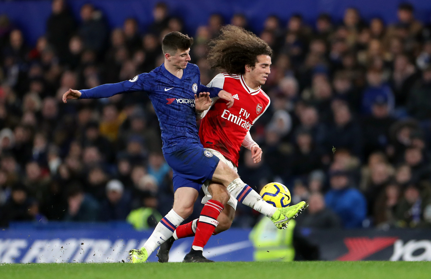 Arsenal vydřel remízu na Chelsea. Newcastle zázračně remizoval