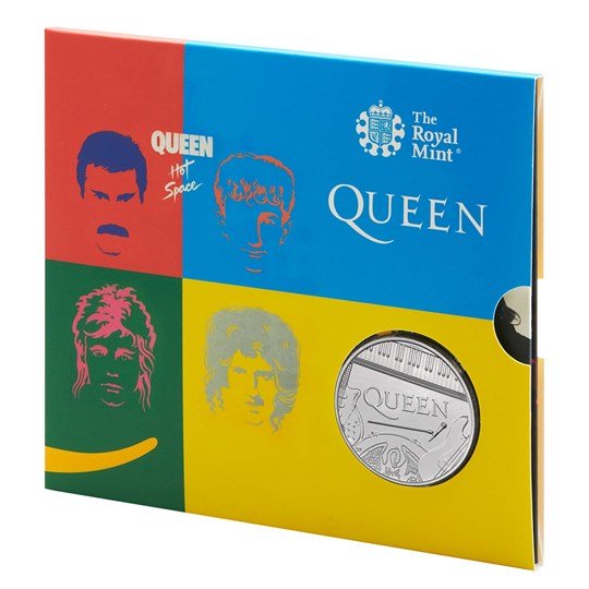 Mince s kapelou Queen. 
