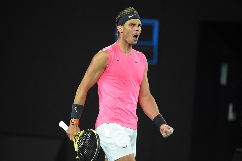 Gentleman Nadal! Sběračka dostala jako odpustek políbení.