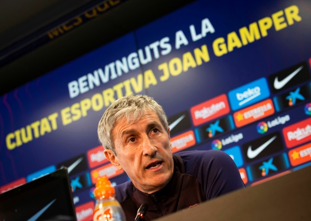 Trenér fotbalistů Barcelony Quique Setién nebyl spokojen s výkonem.