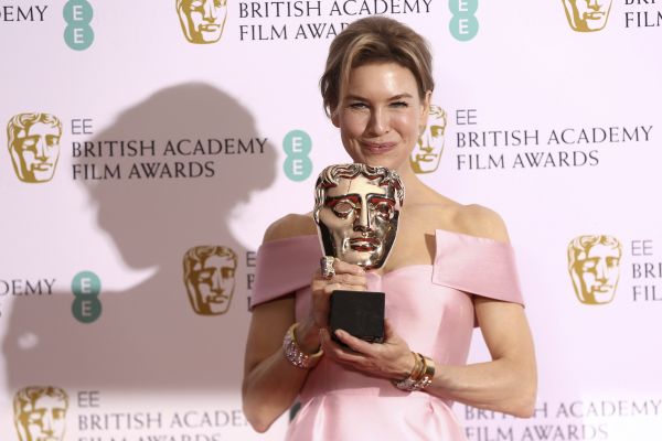 Renée Zellwegerová s cenou BAFTA.