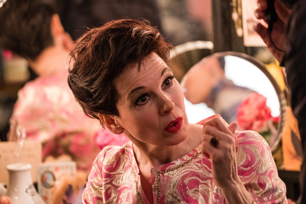 Judy: oscarová Zellwegerová ve ztrápeném světě slávy a prášků