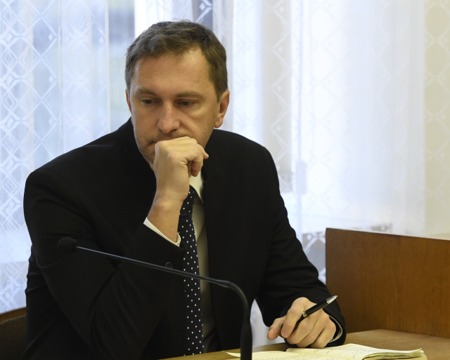 Ředitel české pobočky nevládní organizace Transparency International (TI) David Ondráčka u Krajského soud v Praze.