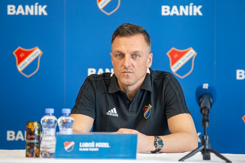 Luboš Kozel nahradil u fotbalového Baníku Ostrava kouče Páníka. 