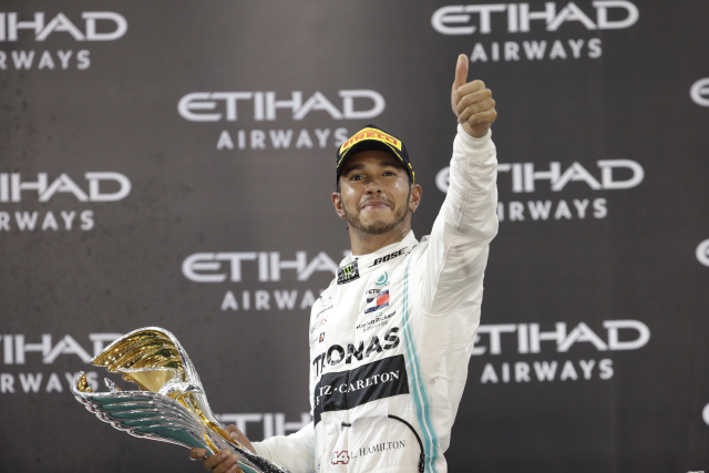 Závodník formule 1 Lewis Hamilton.