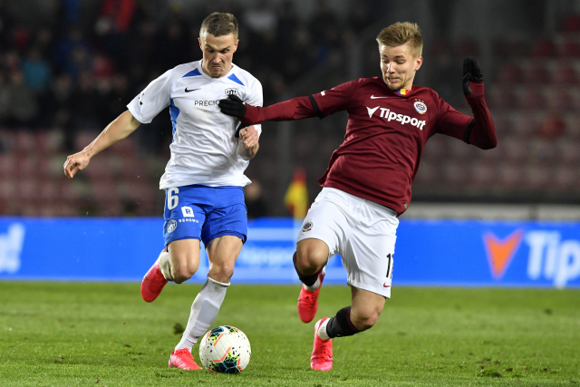 Zleva Tomáš Malinský z Liberce a Martin Frýdek ze Sparty.
