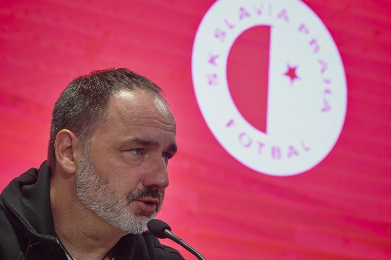 Kouč Slavie Jindřich Trpišovský na tiskové konferenci.