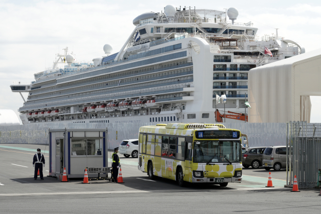 Loď Diamond Princess opustili první cestující.