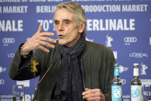 Jeremy Irons na tiskové konferenci k Berlinale.