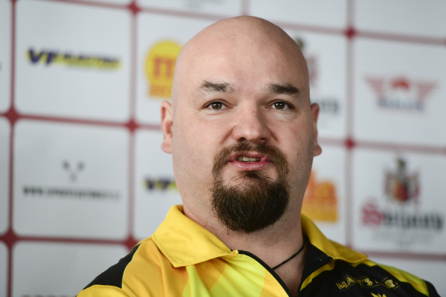 Šipkař Karel Sedláček, první český hráč s kartou na PDC Tour Card.