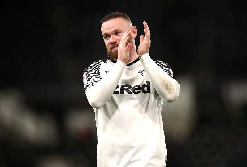 Čtyřiatřicetiletý anglický fotbalový útočník Wayne Rooney stylově oslavil 500. start v ligových soutěžích na britských ostrovech. 