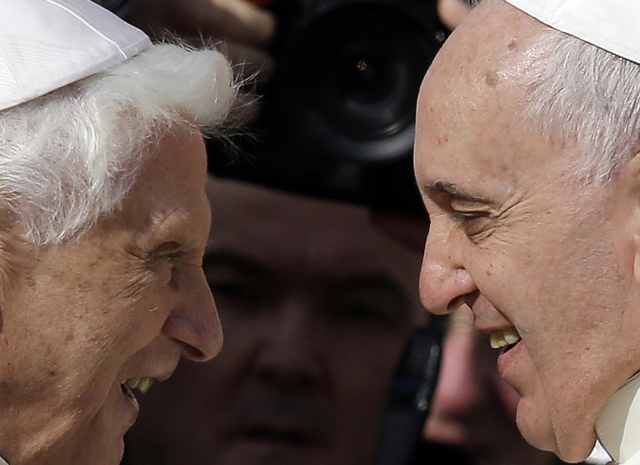 Benedikt XVI. a papež František.