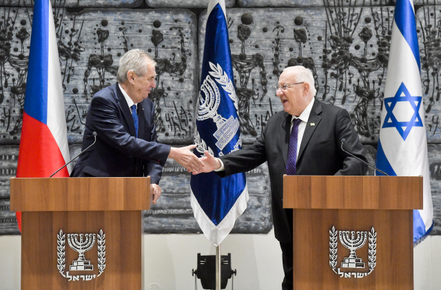 Miloš Zeman a Reuven Rivlin (zleva).