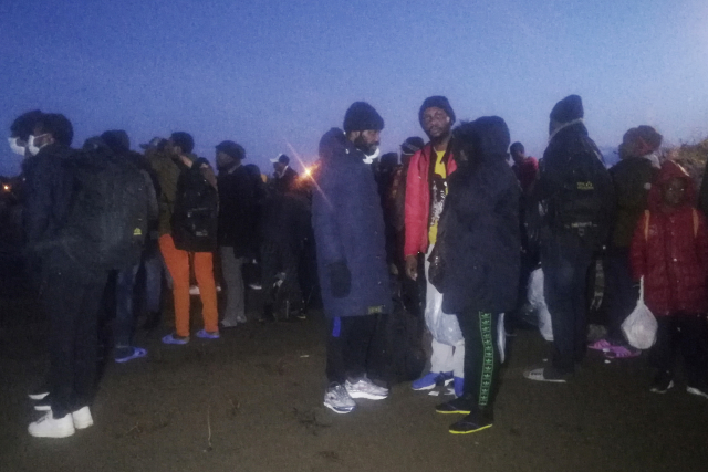 Migranti na hranici mezi Řeckem a Tureckem.