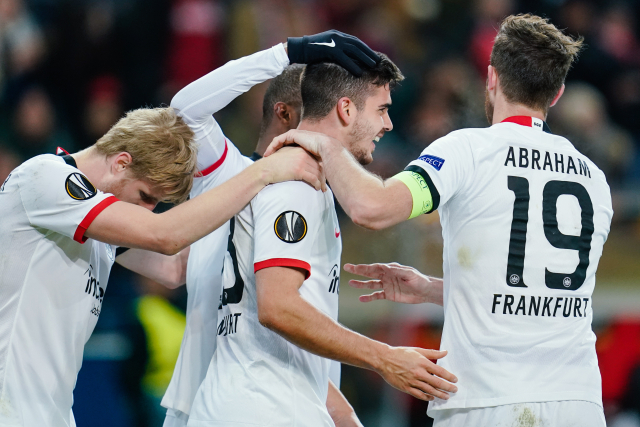 Frankfurt doplnil postupující po remíze v Salcburku