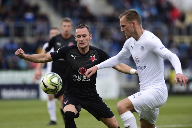 Zleva Vladimír Coufal ze Slavie a Josef Divíšek ze Slovácka.