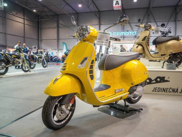 Veletrh loni vystavil například i značku Vespa.