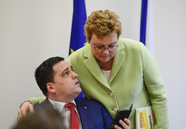 Europoslanec Tomáš Zdechovský a předsedkyně výboru pro rozpočtovou kontrolu Monika Hohlmeierová.