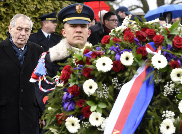Prezident Miloš Zeman u hrobu T. G. Masaryka.