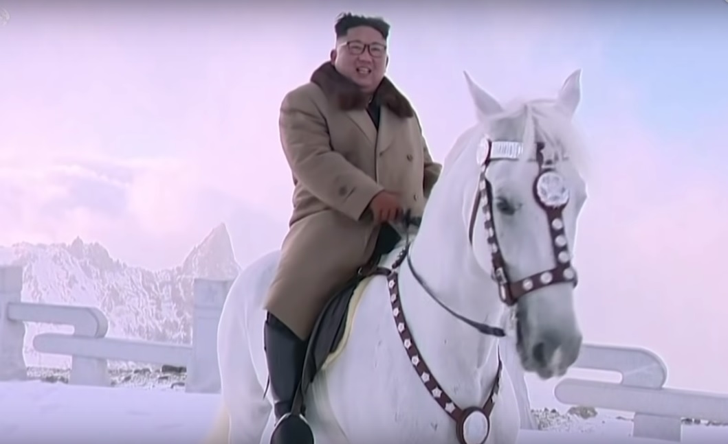 Kim Čong-un při cestě na posvátnou horu Pektu.