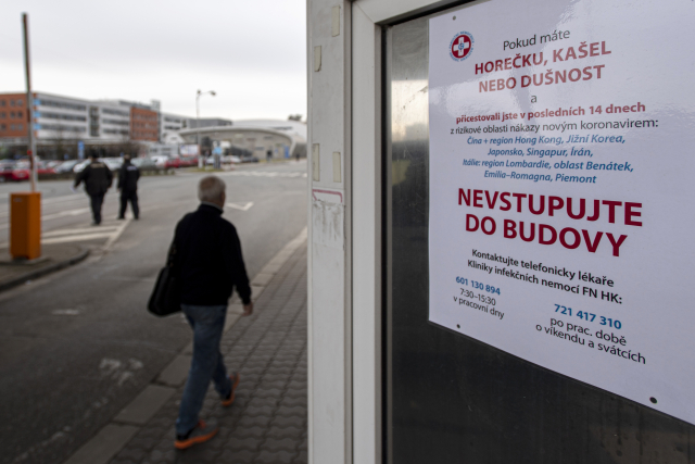 V Česku platí omezení vstupu do nemocnic.