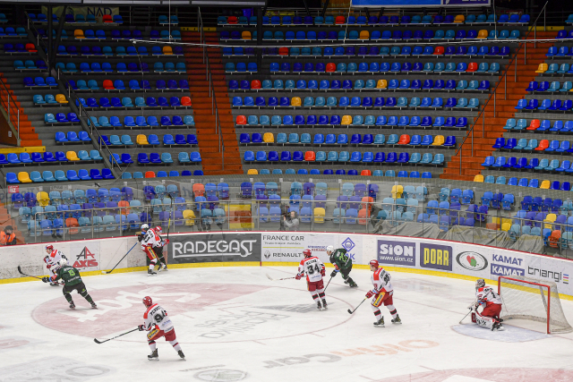 Předkolo play off hokejové extraligy - Mountfield Hradec Králové - HC Energie Karlovy Vary, 10. března 2020 v Hradci Králové. Zápas se kvůli přijatým opatřením v boji proti novému typu koronaviru odehrál bez diváků.