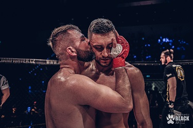 Praha zažila napínavé bitvy na galavečeru MMA.
