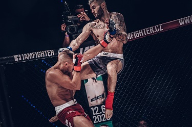 Praha zažila napínavé bitvy na galavečeru MMA.
