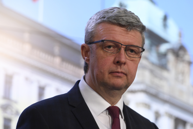 Ministr průmyslu a obchodu a dopravy Karel Havlíček (za ANO).