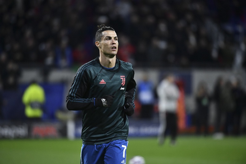 Spasitel nejen na hřišti. Ronaldo své hotely změní v nemocnice.