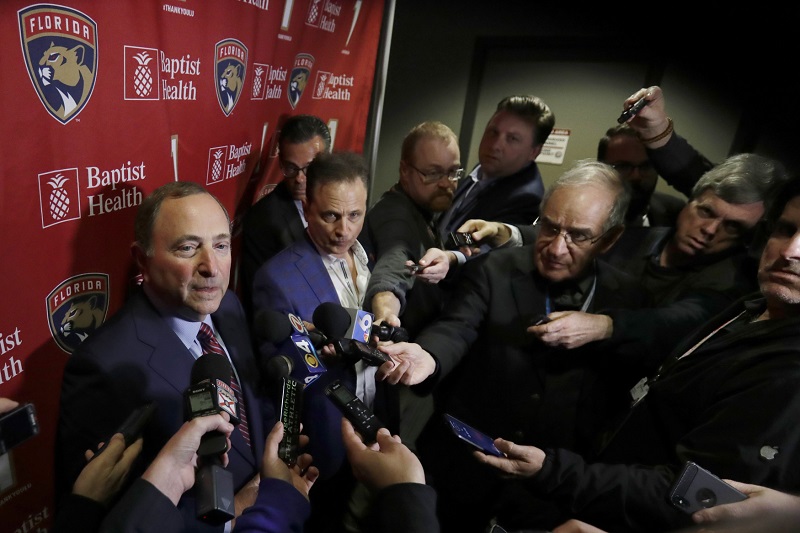 Hráči NHL i AHL budou dál placeni, ECHL zbytek sezony zrušila.