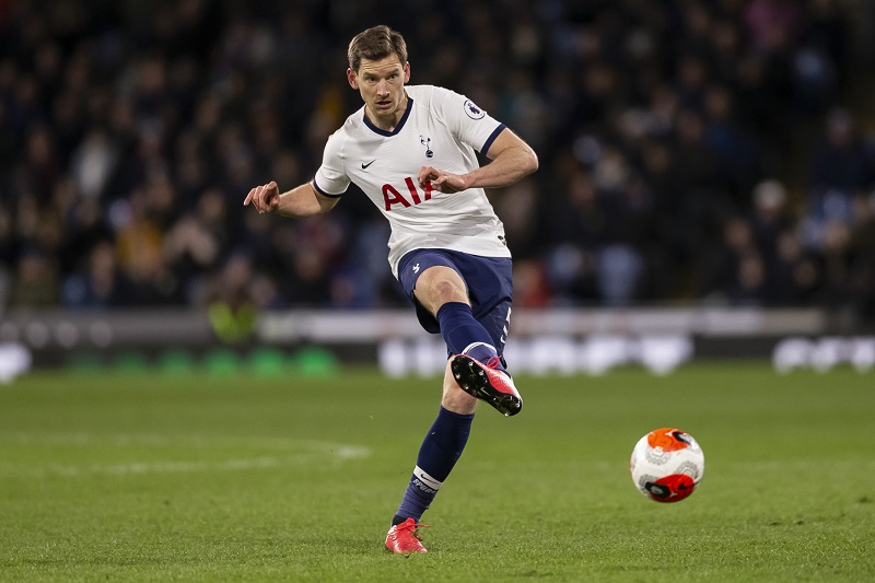 Rodinu obránce Tottenhamu během LM ohrožovali ozbrojení lupiči.