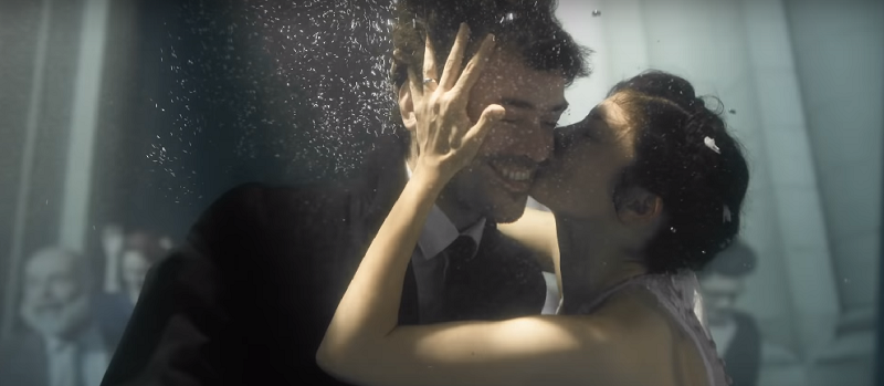 Audrey Tautouová a Romain Duris ve filmu Pěna dní.