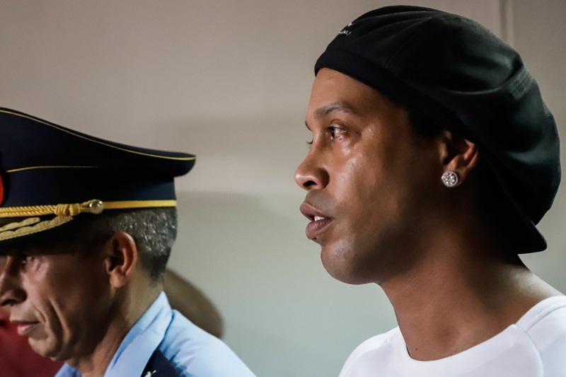 Ronaldinho může být zapleten do kauzy praní špinavých peněz.