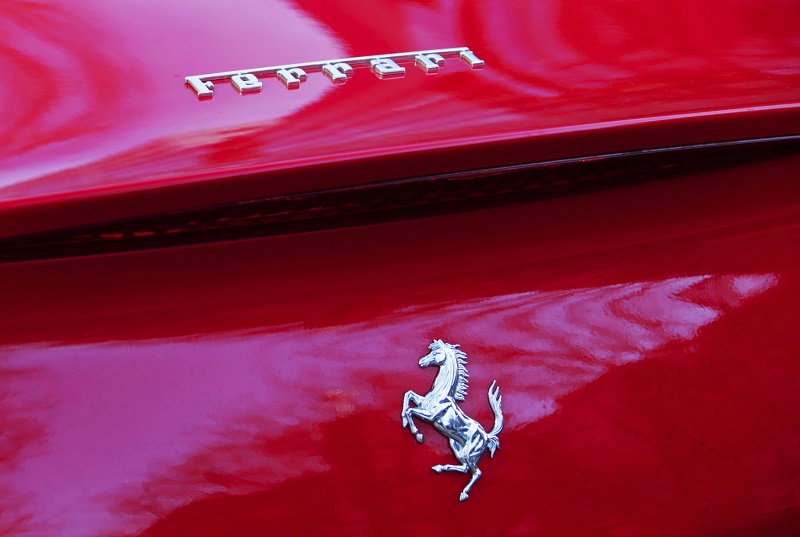 F1 hlásí druhý případ nakažení, továrna Ferrari zavřela.