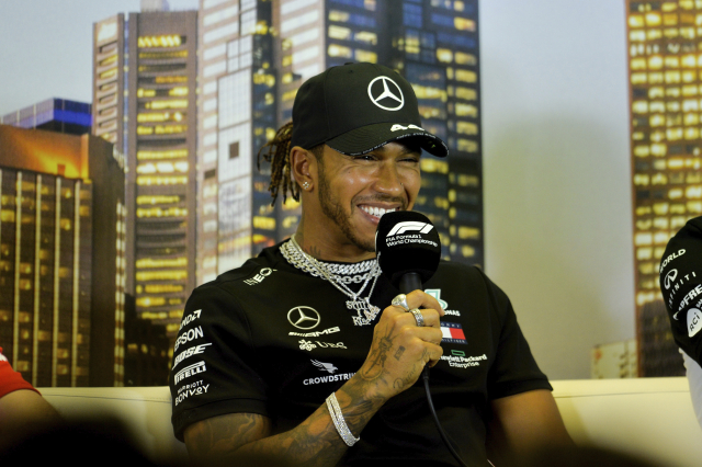 Lewis Hamilton je v karanténě, setkal se s nakaženými