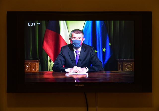 Projev Andreje Babiše přenášený televizí.
