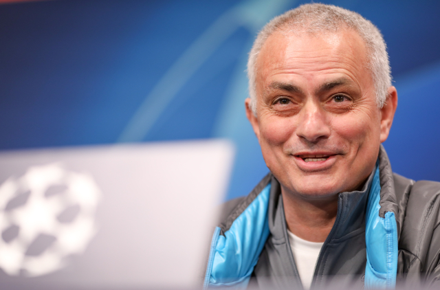 Trenér fotbalistů Tottenhamu José Mourinho.